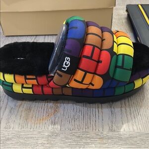 UGG Black and Red Slippers Comfortable Slip-On Design